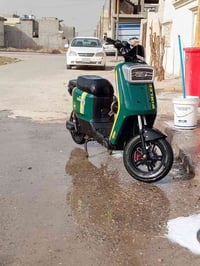 دراجه ار 7 السعر 400 بيها مجال للتواصل. 07881304542.  واتساب