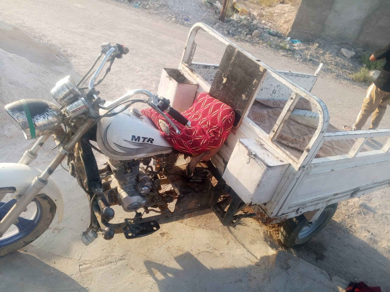 السلام عليكم ستوته للبيع مكينه مامفتوحه برغي بيه تخم تاير رقم اسود موجده اوراقه كالمه هذ رقمي *********** مكاني نجف
