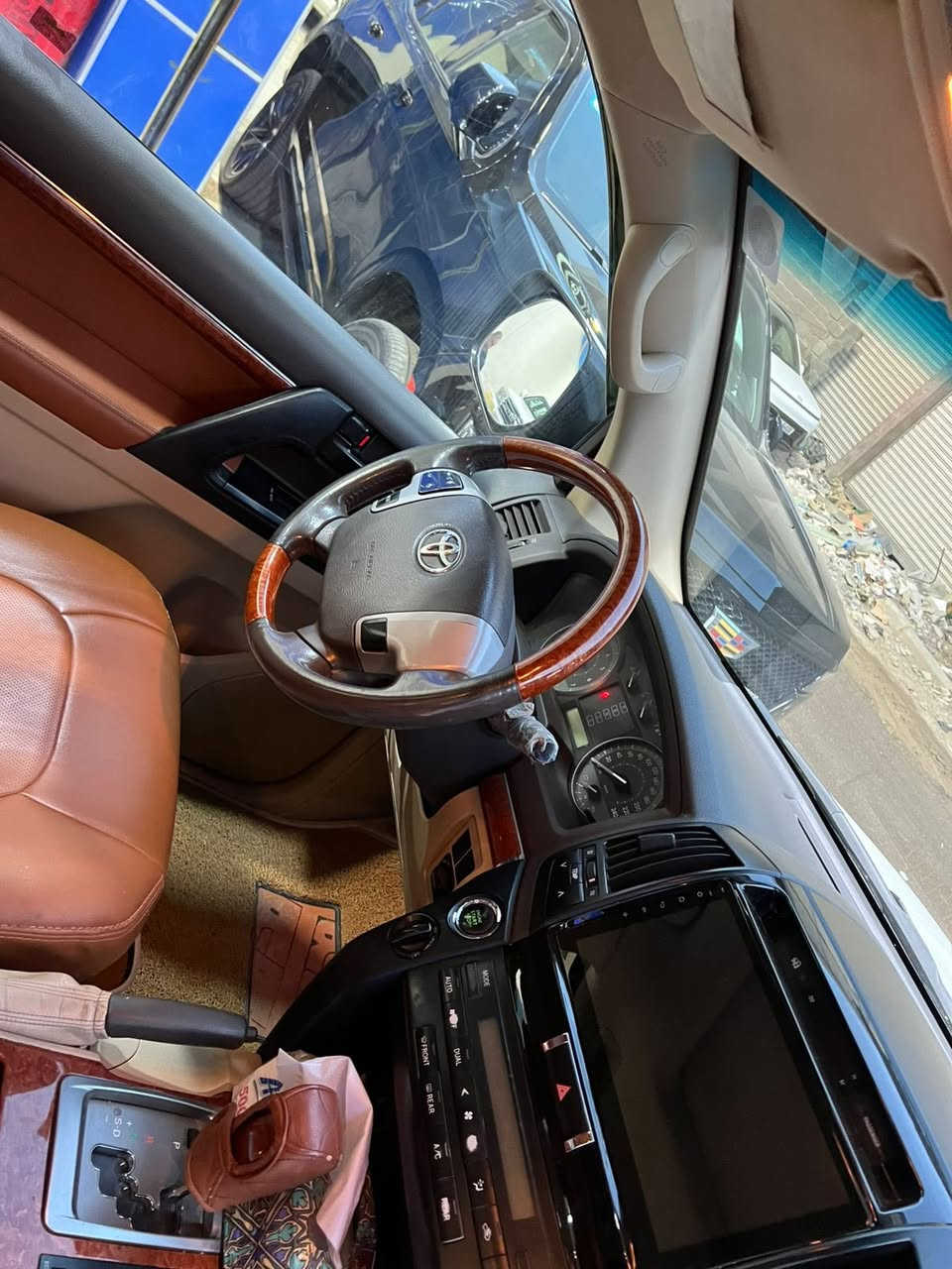 السلام عليكم
لاندكروز موديل 2015 فطيم كفالة عامة 

استفسار 📞 ‭0773 210 4757‬

السعر 410 وبيهة مجال

العنوان📍زيونة تقاطع ملعب الشعب خلف محطة وقود المثنى 

معرض الليث لتجارة السيارات
