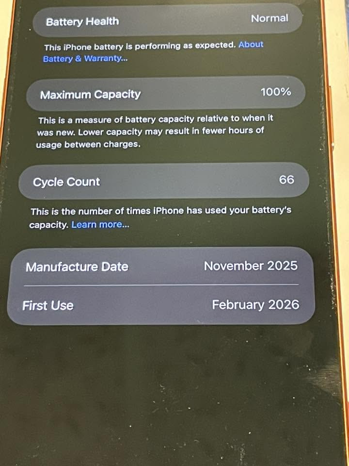 Iphone 17 pro max 
256gb
الجهاز خالي من العيوب عدى الشخط الصغير الموضح في الفيديو واتصور بسبب الكفر
عموماً
"الجهاز سيم كارت"
السعر المطلوب هو 1850 غير قابل للتفاوض ابداً
*********** واتس اب
