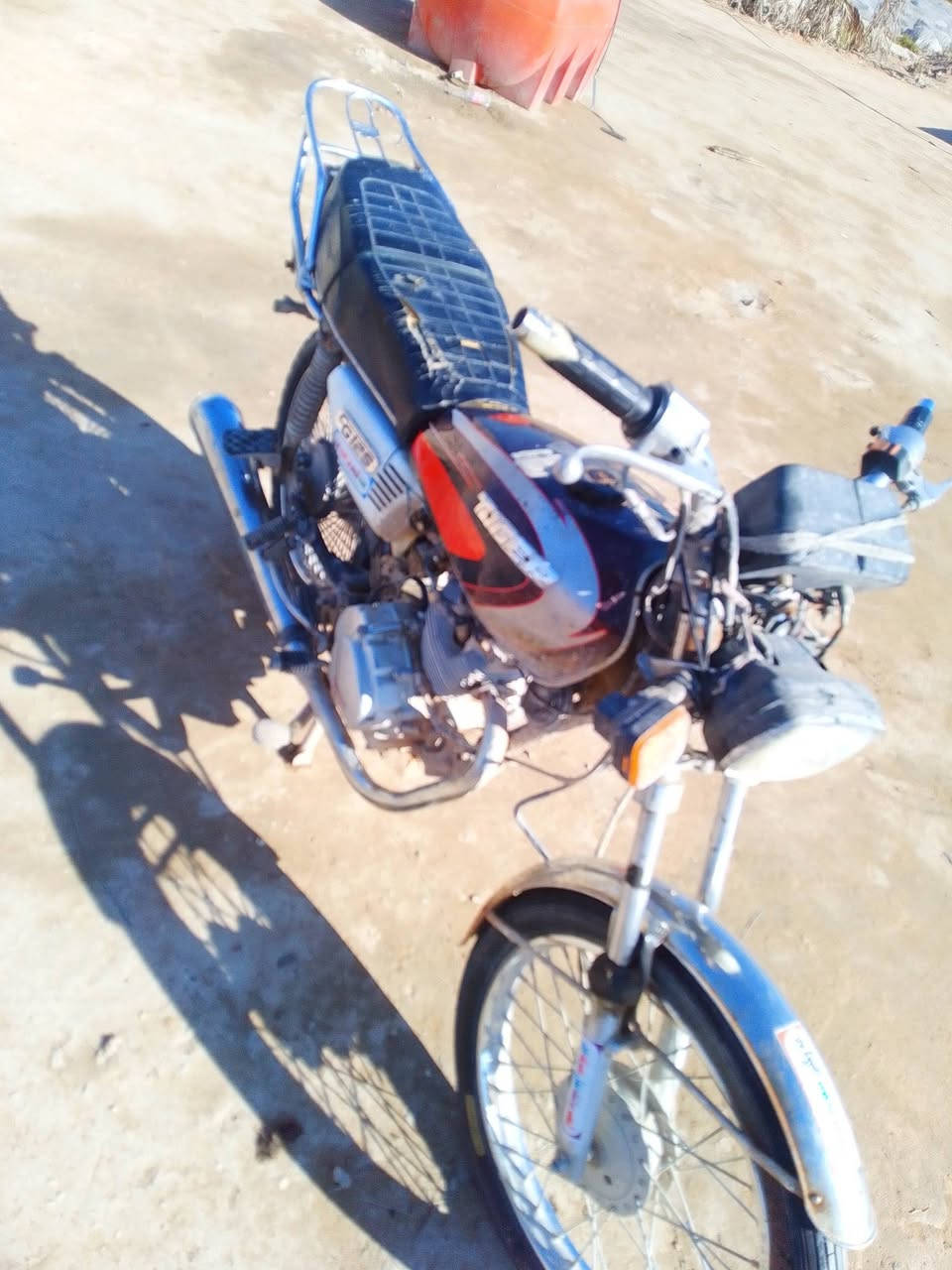 دراجه للبيع موديل 2018 اوراق سنساخ مكينه مجفته كلجات جدد مكاني النجف الحيدريه  سعر 300 وبيه مجال ***********
