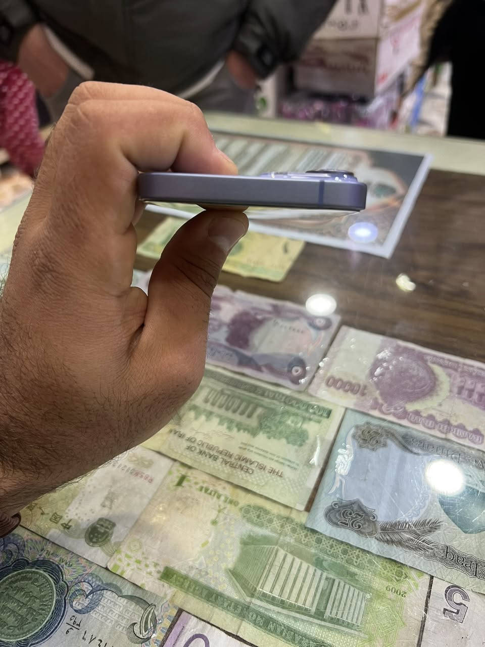 السلام عليكم ايفون 14عادي شراق اوسط كارتونه البلادي وياا بطاريه 85 بلادي 256كيكه جهاز جديد كله بلادي ايي عيب مابي مكاني كركوك حي النصر ‭0774 069 8000‬
