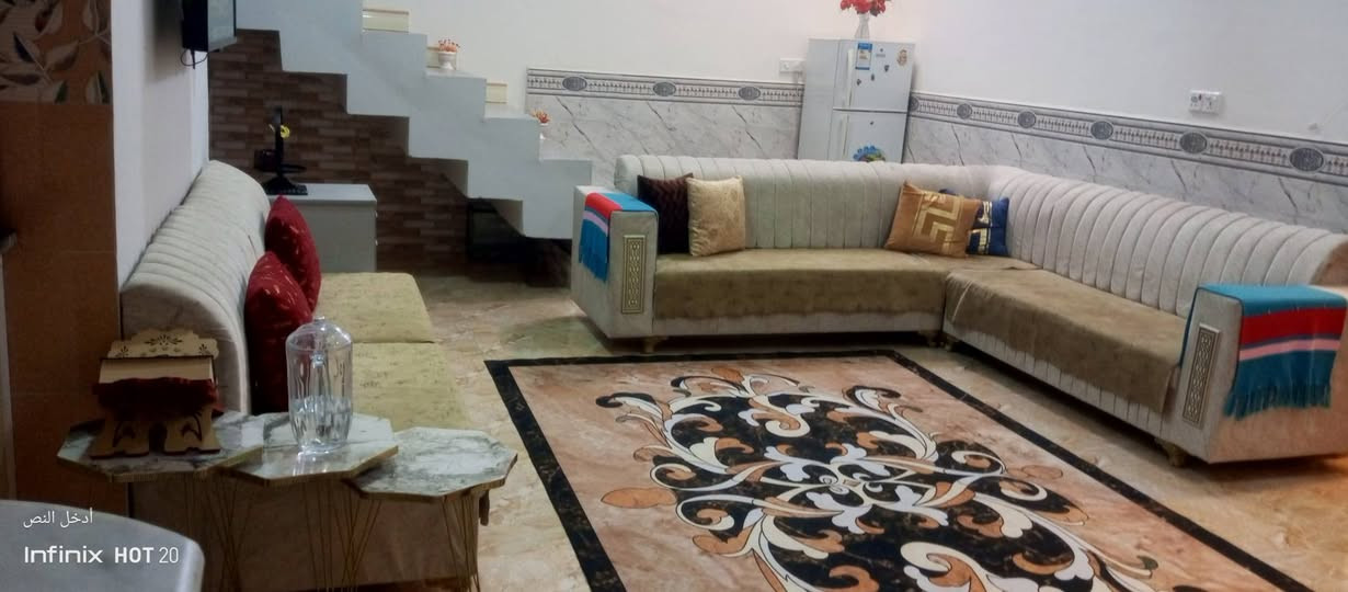 سلام عليكم بيت للبيع  مساحه 100 متر مربع ركن بدايه منطقه اول بيت بل منطقه  بيت شغله كله درجه اولى بيت متعوب عليه  عله شارع 15 متر يبعد عن شارع بغداد 300 متر  طابو زراعي  سند 25 مشترك   مقابل صناعيه حمدان بلد سيد ***********0
