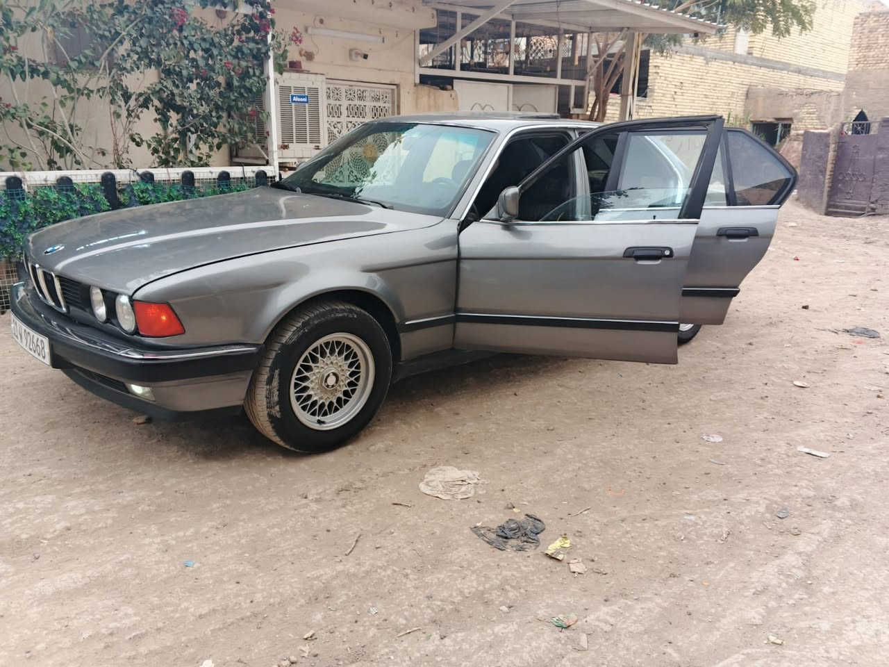 السلام عليكم بيم 730 لبيع سياره جاهزه من لدعميه لدعميه كير محرك صدر تبريد كهربايات كله جاهزه سياره متعوب عليهه رقم بغداد الدولي وبسمي سياره مصبوغه لجماليه غرفه جديده ترايهه يخبل مكان بغداد 
السعر 60 وبيهه مجال 
رقم ***********
