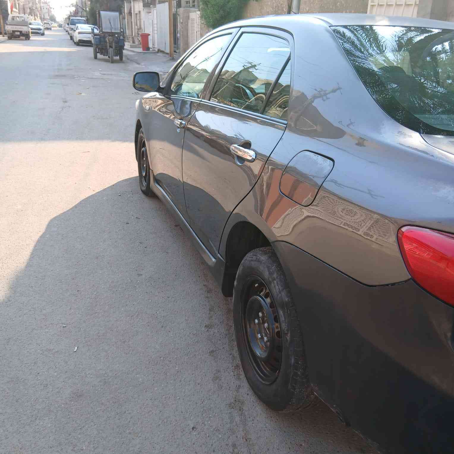 السلام عليكم من رخصت الا ادمن 
كورلا وارد خليجي موديل 2009
قطعتين صبغ مثل ما موضحة بل صور كدامكم رقم سليمانية تبريد خير من الله مكينة خير من الله تطلع بوجهك للشغل مكان السيارة بغداد الجديدة 
السعرة 95 وبيهة مجال للشراي ***********
