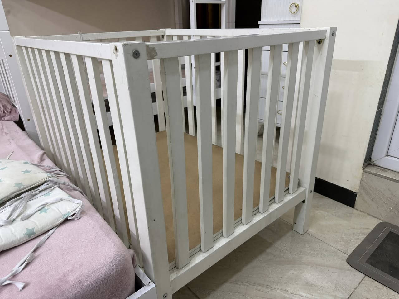 سرير اطفال وكالة ( اكيا ) خشب ppf قياس اصلي 
نضيف كلش
طول 110 
والعرض 78
ارتفاع 86
مكاني بغداد اعضميه
***********
