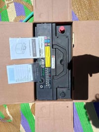 للبيع باتري جارجر الاصلي مستخدم اقل الشهر 07818492890 واتساب