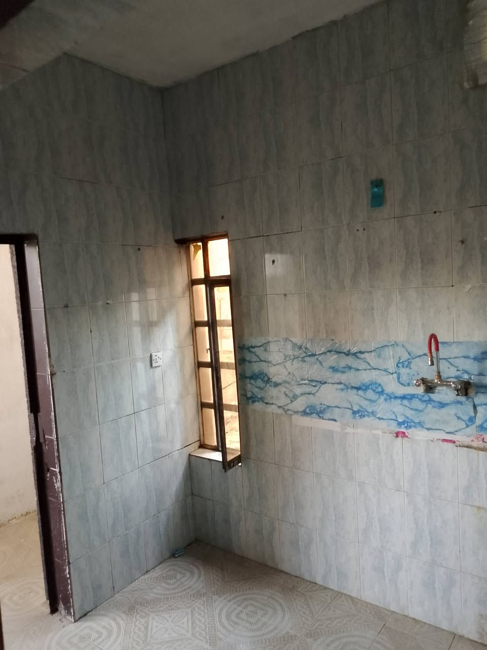 اللايجار 250 الف فقط
يوجد لدينه مشتمل طابق ثاني مساحته 150 متر 

يتكون من غرفة نوم مطبخ وصاله وستقبال وطرمه وبيتونه وصطح الموقع ديالى بعقوبه المركز السراي منطقه القيصريه قرب شارع العام خريسان وسوق بعقوبه وخلف البنايه كورنيش ديالى ***********
