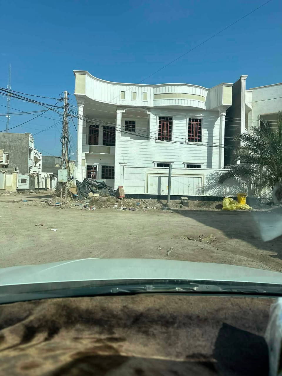 السلام عليكم ورحمة الله وبركاته

🏠بيت للبيع

📍 الرمادي/منطقة الزراعه مقابل جامع الصمد يقع بالقرب من دائرة البطاقة الموحده 

     ✨ المساحة 250م  ركن 

   تفاصيل المنزل :-

🔸مطبخ 

🔸صالة وإستقبال 

🔸4غرف نوم 

🔸2حمام 

🔸حديقة  مع كراج علماً ان الداخل غير كامل 

⭕️ السعر( 260،000،000) مئتان وستون مليون قابل للتفاوض...

للإستفسار أكثر إرسال رسالة على الواتساب على :-

***********
