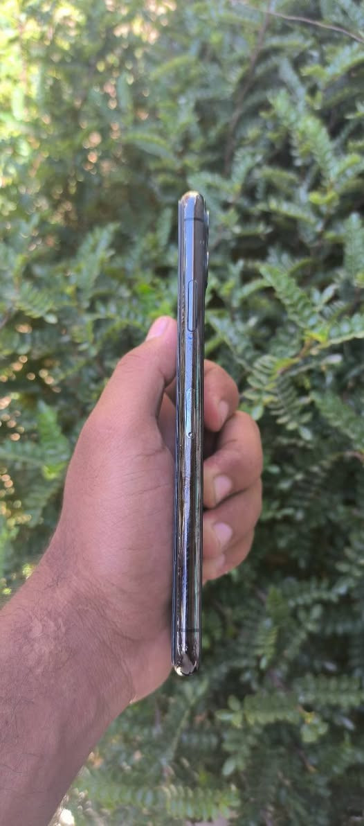 IPhone 11pro max  بلادي ذاكرة 256
ايفون 11 برو ماكس ذاكرة 256 بلادي مامفتوح كلة يقره بالحاسبة نورمال كل قطعة اصلية 
نظافة 90% مابي لاضربة ولاشخط
بصمة الوجة شغالة💚
بطارية 71% صرف طبيعي لان اصلية 
خط واحد ✅
كامرة خلفية وامامية زلال💙
للبيع بسعر 320 الف 
مكاني فلوجة او صقلاوية 
*********** متوفر واتساب
