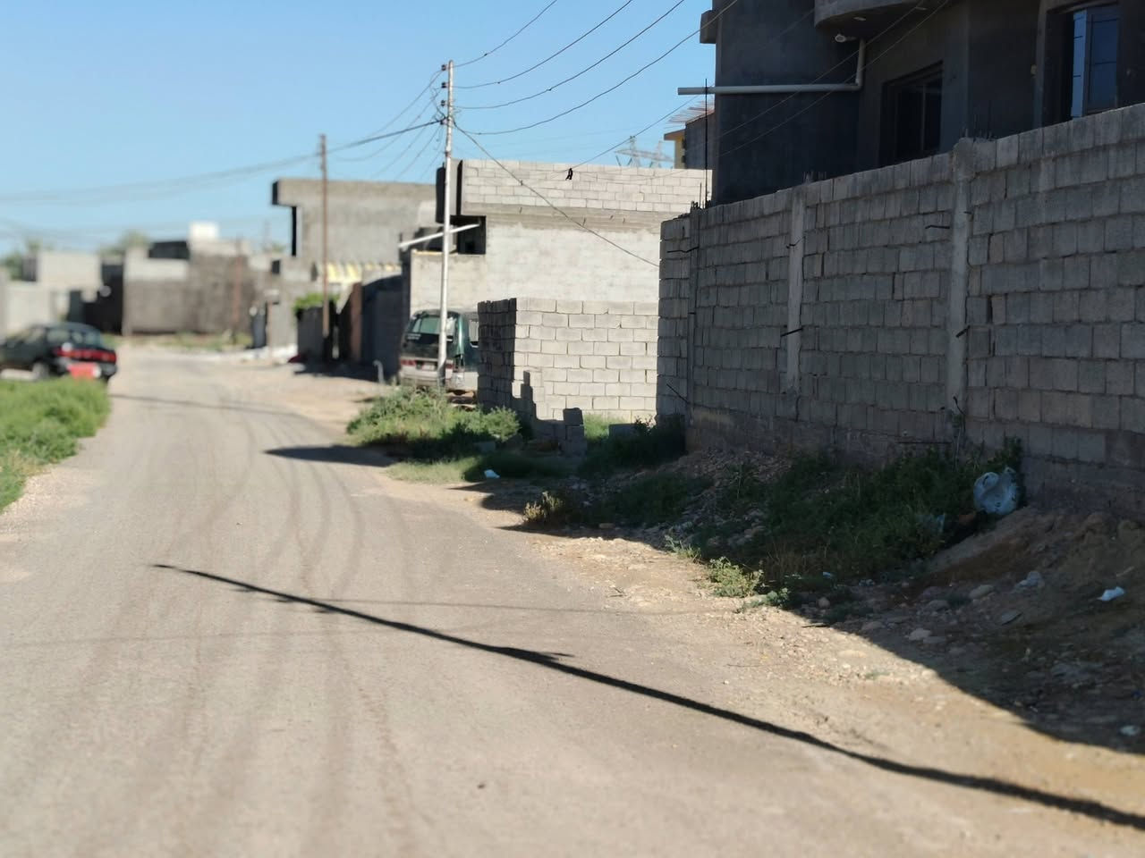 يالله سلام عليكم قطعة أرض للبيع بغداد المدائن منطقه بانوراما قرب ملعب النخيل مساحه ٣٠٠ متر زراعي خدمات كامله تبليط كهرباء ماء قريبه عن الشارع الرئيسي العام ٢٠ متر وتنقسم قطعتين ٧ ونص واجهيه ونزال ٢٠ واقهة القطعه بدون متنقسم واجهيه ١٥ ونزال ٢٠ زراعي عرض الشارع ١٠ متر مخدوم من جميع الخدمات السعر ٥٥ وبيهة مجال بصيط للاستفسار الاتصال على الارقام *********** أو *********** وات ساب
