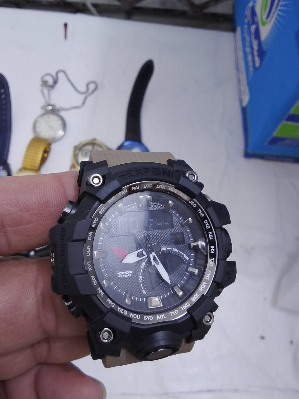 ساعات بانوانعها و2سبح واحجار عقيق يماني جزع وحجر لازورك وحجر عباس اباد الاصلي وكذلك محبس عقيق يماني جزع العنوان الناصريه مركز باقي التفاصيل تعال خاص او الاتصال ***********
