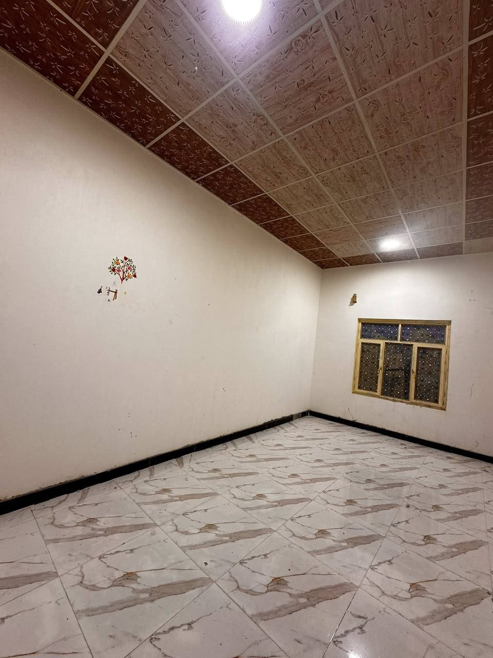 سلام عليكم دار سكن البيع 
ابو الخصيب كوت الحمداني غرب المحكمه 
مكون من غرفتين وصاله ومطبخ وحمام داخلي وخارجي وديوان وكراج واسع 
بناء 🔨 حديث 
وقف اصولي مسجل وكبل يتوحل بسمك 
المساحه 220متر
السعر 53 
استفسار 
***********
