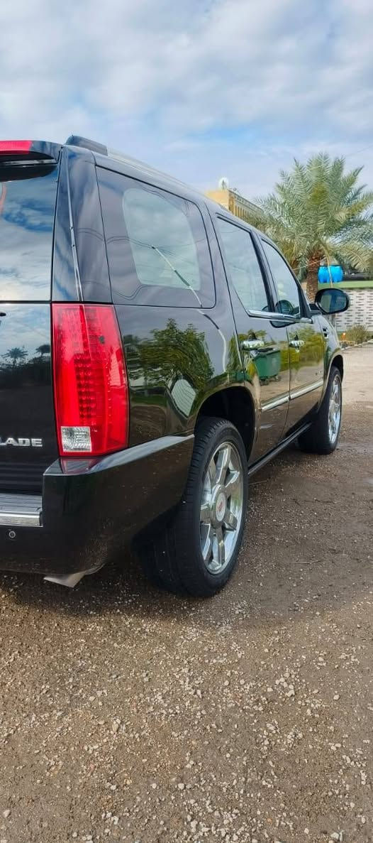 سلام عليكم 
للبيع كاديلاك موديل 13 
خليجي مكفول كفاله عامه ماشيه 94 
سيارة على وضع شركة فول مواصفات 1/1
برغي ممفتوح بيها 
رقم بغداد باسمي سعر 280$ وبيها مجال 
***********
