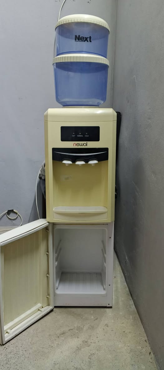 براد ماء نوعيه نوال نضيف حيل شرط مامصلح شغل حار اوبار تبريد ثلج اذا ماثلج ترجع السعر 60الشراي يتصل ***********بي واتساب العنوان حي الانتصار يوجد توصيل
