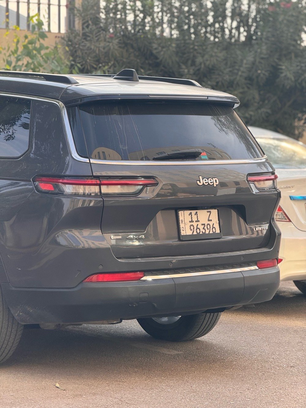 جيب موديل ٢٢ 
٧ راكب
ماشيه ٦٠ 
فول مواصفات 
بانوراما كشنات جلد منفصله شاشه جبيره رادارات ٣٦٠ حساسات خلفيه تدفئه كشنات صندوك كهرباء وباقي المواصفات المعروفه السياره نظيفه جدا 
للبيع او مراوس بسياره اقل 
حادثها جاملغ وباب مال سايق 
مكاني بغداد حي تونس