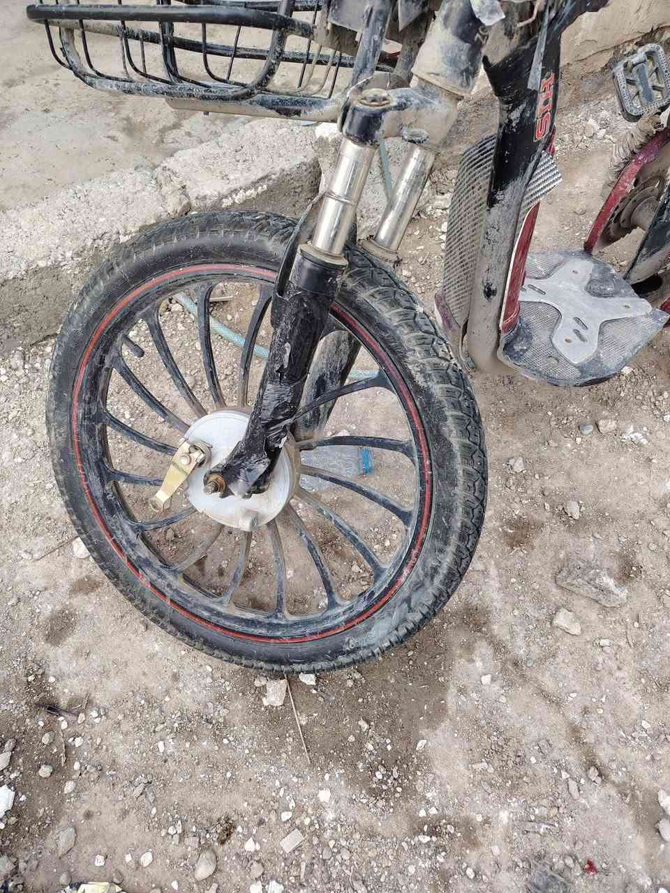 سلام عليكم للبيع شاصي مكسور بدون بطاريات تواير جدد ايفيدك كامل ابيعلك اتريد منه قطع ابيع شراي خابر او تدلل ***********
