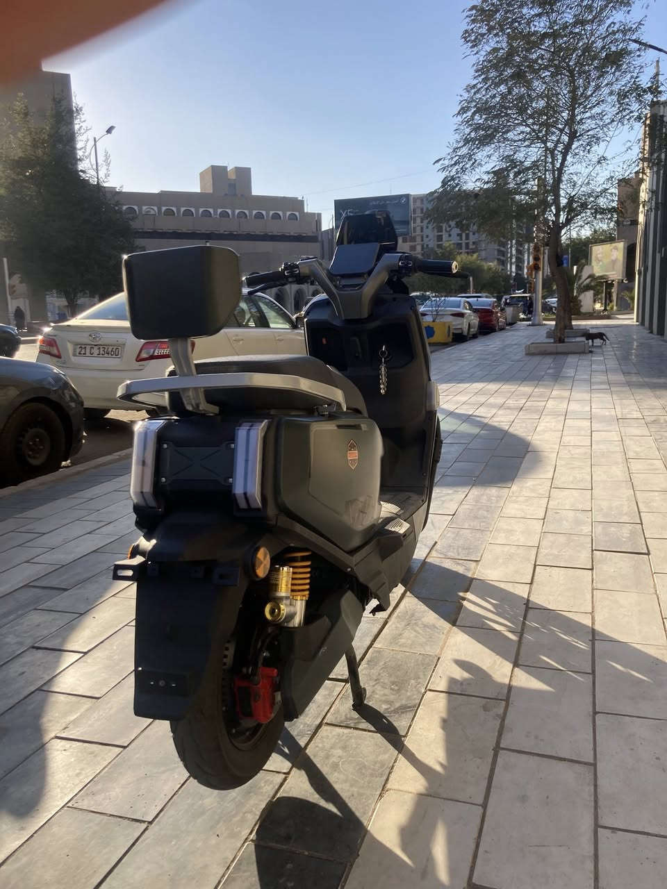 السلام عليكم دراجه شحن صاعقه للبيع الدراجه كلش نظيفه اخت الجديده مصارلها فتره عندي دراجه شخط مابيها معتني بيها إلى دراجه و شوفت عينكم شلون حلوه و نظيفه و لونها مميز مواصفاتهاا ملف 3000 بطاريات 6 كباررر مسطره بيها نظام بارك و نظام بك و نظام سبورت و بيها كروز سرعه و بيها اشاير يمنه يسره دبل إشاره لايت عالي ناصي زنون شاشه تاب تقره الأعطال بريك امامي خلفي هايدروليك مساحه خزن جوه الكشن تشغيل سويج و كارت و بصمه و بيها بلوتوث دراجه كلششش حلوه و جديده 
سعرها 925 و بيها مجال 
مكاني بغداد الصالحيه قرب كراج العلاوي 
للاستفسار ***********
