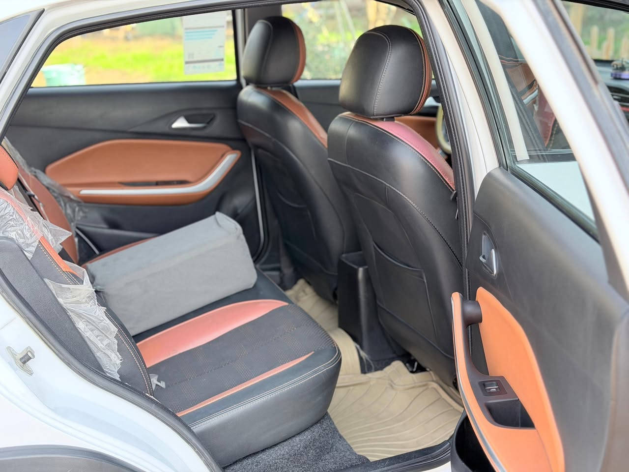 السلام عليكم شيري تيكو ( محجوزة للمصرف بشهر ال3 ينرفع حجزها وتصير حره )
رقم واسط 
السيارة مكفولة كفاله عامة 
كير مكينة جدد 
حدادية جديدة
ادامة كامله لمنظومة البانزين 
تخم تاير 
السعر 105 وبيها مجال بسيط
العنوان كوت 
‭0772 563 8334
