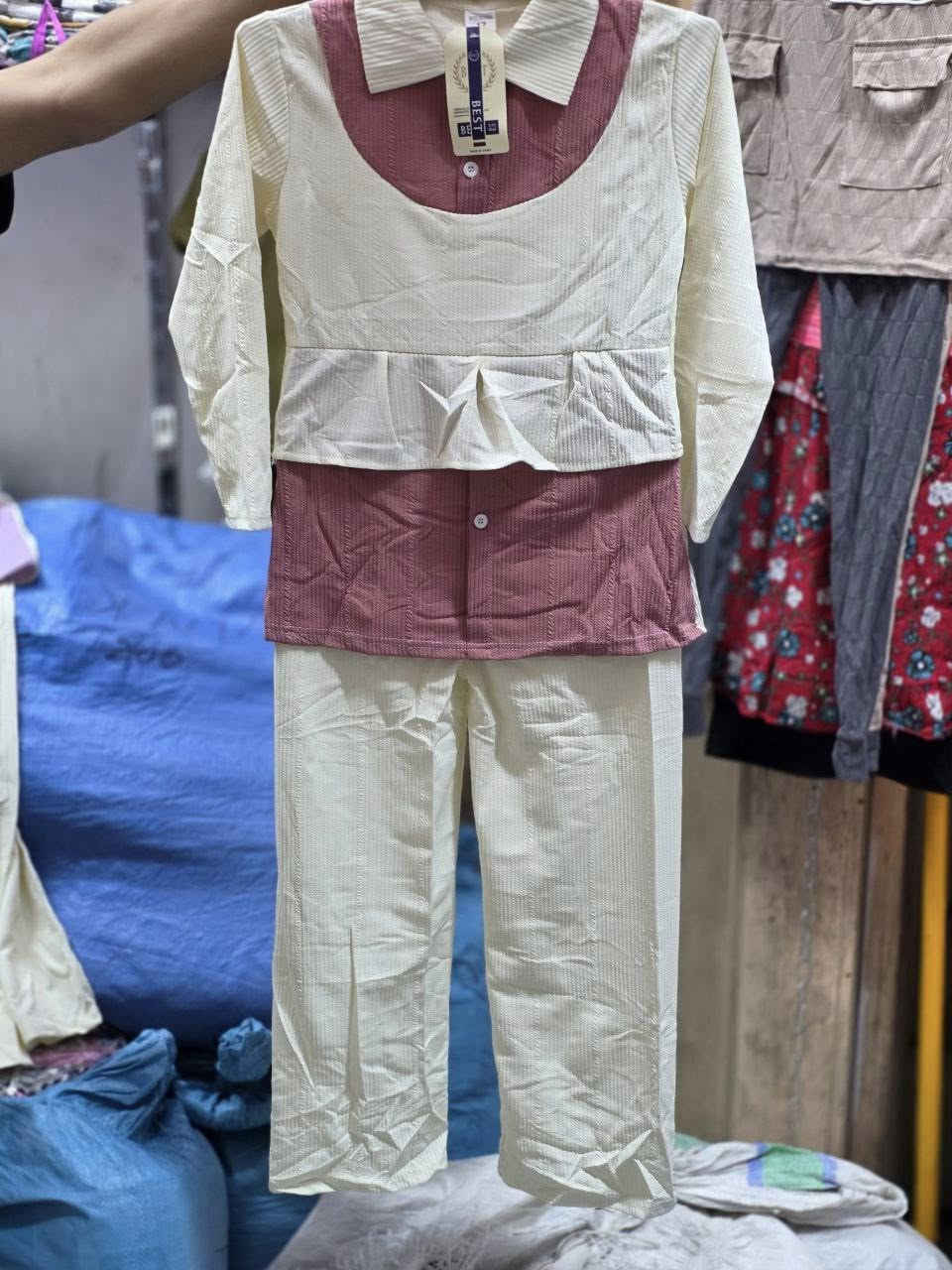 توفر طقم العيد 
توفر 3كروبات 
صغير ب42 الف
الوسط ب48الف
المحير ب54الف
توصيل جميع محافظات العراق ٥ الاف


**إذا كنت صاحب هذا الإعلان وتريد حذفه لأي سبب، رجاءا أرسل رسالة إلى الدعم الفني**