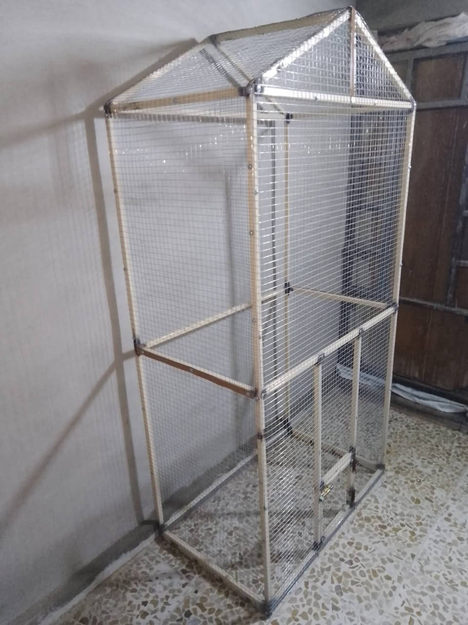 قفص حديد جديد غير مستخدم
العرض ،  متر 
النزال ،   60 سانتيم 
الأرتفاع ،  مترين  / 2 متر 
السعر 150 
***********
***********
