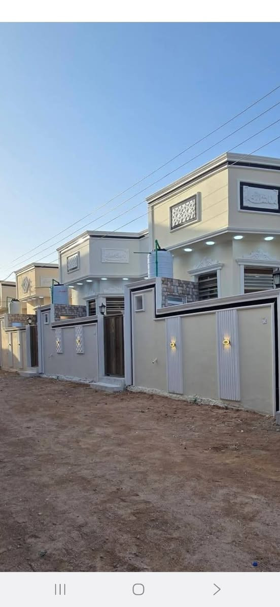 🏠 دور سكنية حديثة للبيع في البصرة - أبي الخصيب 🏠
​متوفر الآن (9) دور سكنية بتصميم عصري وبناء حديث، جاهزة للسكن الفوري.
​✨ المواصفات العامة:
​المساحة: 135 متر مربع لكل دار.
​نوع العقار: طابو زراعي (سند 25).
​حالة الدور: بناء جديد، فارغة، ومكتملة الخدمات.
​📍 الموقع:
البصرة - قضاء أبي الخصيب - شارع كوت ثوني (بالقرب من صيدلية كوت ثوني).
​🏗️ التفاصيل الداخلية لكل بيت:
​🛏️ غرفتي نوم (2).
​🛋️ صالة استقبال.
​👨‍👩‍👧‍👦 ديوان.
​🍳 مطبخ.
​🚿 مجموعتين صحية (داخلية وخارجية).
​🚗 طارمة واسعة.
​💰 السعر: 85 مليون دينار عراقي (قابل للتفاوض للجادين).
​📞 للتواصل والاستفسار:
​***********
​***********
​نرحب بزيارتكم ومعاينتكم للدور في أي وقت.
