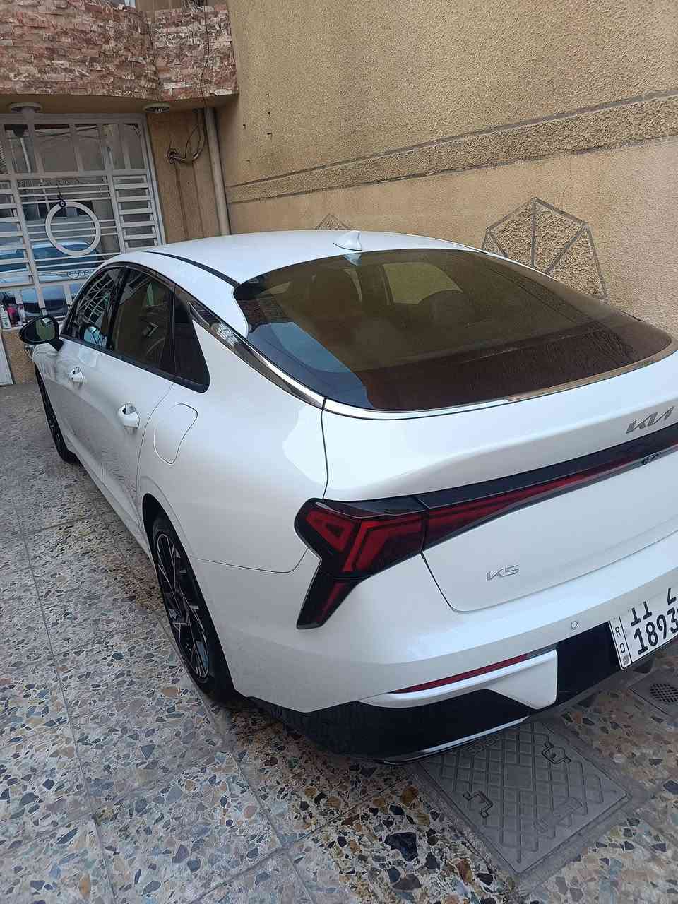 كيا k5 موديل ٢٠٢٥ رقم بغداد بأسمي اللون ابيض بدون ايرباك ماشية تقريبا ١٢ الف ميل فقط تبديل بنيد نفس اللون بدون ضرر شاصي ولا جاملغ حتى الدعامية نفسها التواصل مع رقم صاحب السيارة ***********
