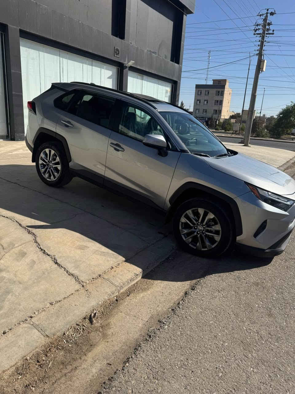 راف 4  XLE.   فول مواصفات كشن جلد كشن هيتر كشن خزن ستيرن هيتر صندوك كهرباء ويل جبير   (*********** أربيل, العراق
