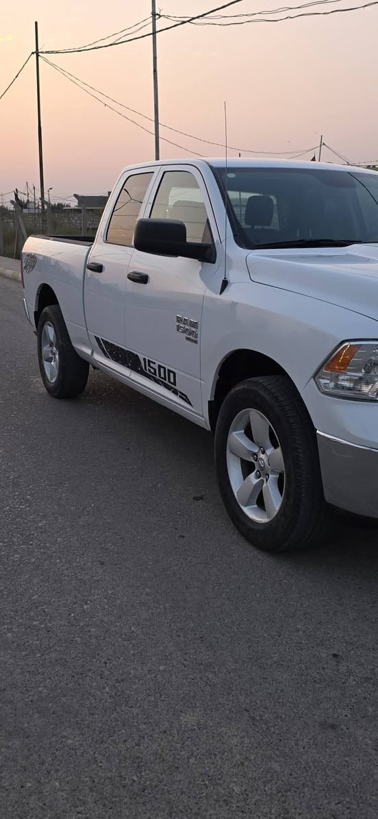 دوج رام موديل 24 مواصفات SLT
محرك حجم 6 سلندر 
باب قصير بدي طويل 
شاشه وسطيه 
كامره خلفيه دواره 
كير ماوس
فول تحكم ستيرن 
ويل كب حجم 20 كروم 
سياره جديده ماشيه 21 زيرو حادثها بدون دواخل ويرباك وتبديل مكانها الديوانيه سعرها 230 وبيها مجال للاستفسار الاتصال على الأرقام 
*********** واتس اب 
***********
