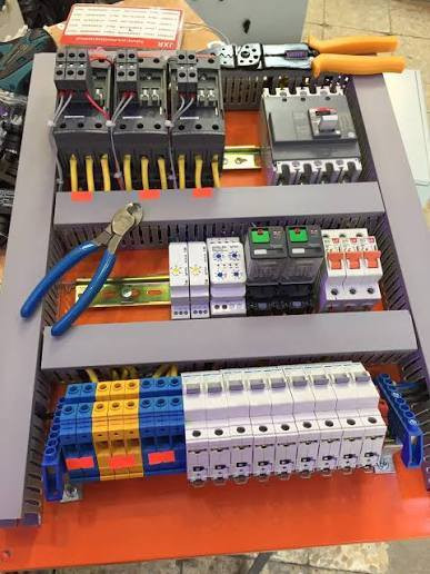 السلام عليكم ورحمة الله إخواني الأعزاء، متوفر لدينا وبأعلى المواصفات الفنية:
بوردات ATS (تحويل أوتوماتيكي).
​بوردات غطاسات (حماية وتشغيل).
​شواحن وبوردات السيارات الكهربائية.
​بوردات طاقة شمسية (نظام بارد منفصل). العمل داخل كركوك فقط 
 الاستفسار، يرجى الاتصال على الرقم:
[***********]
