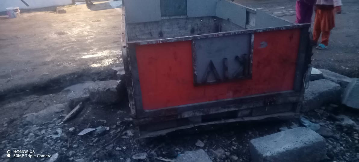 السلام عليكم رودي للبيع قطره خايسه مهدي ضد لايتات بدريتات موجوده السعر 60, قفل ا محجل طبقه مال كراتين سعره 40 قفل***********
