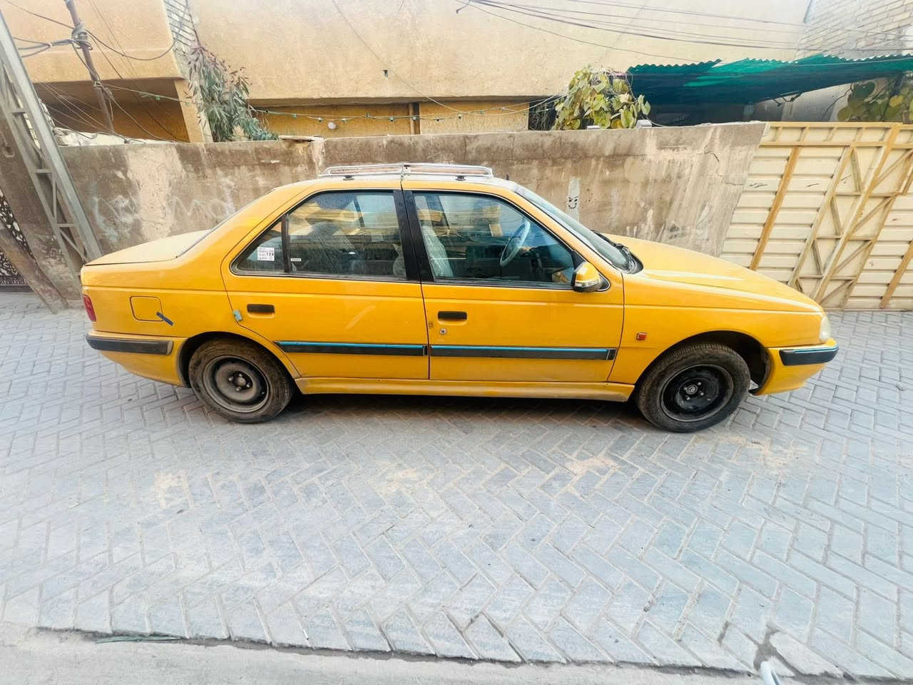 سلام عليكم بيجو بارص 2015 باسمي رقم انكليزي كير مكينه مكفولات بيها جاملغ وبنيد مبدلات 
باتري جديد 
تخم تاير جديد صارله سبوع 
ترايك وين متريد 
السياره جديده 
السعر 40$ بيها مجال بسيط 
العنوان 📍 بغداد الامين الثانيه 
الهاتف 📞***********
