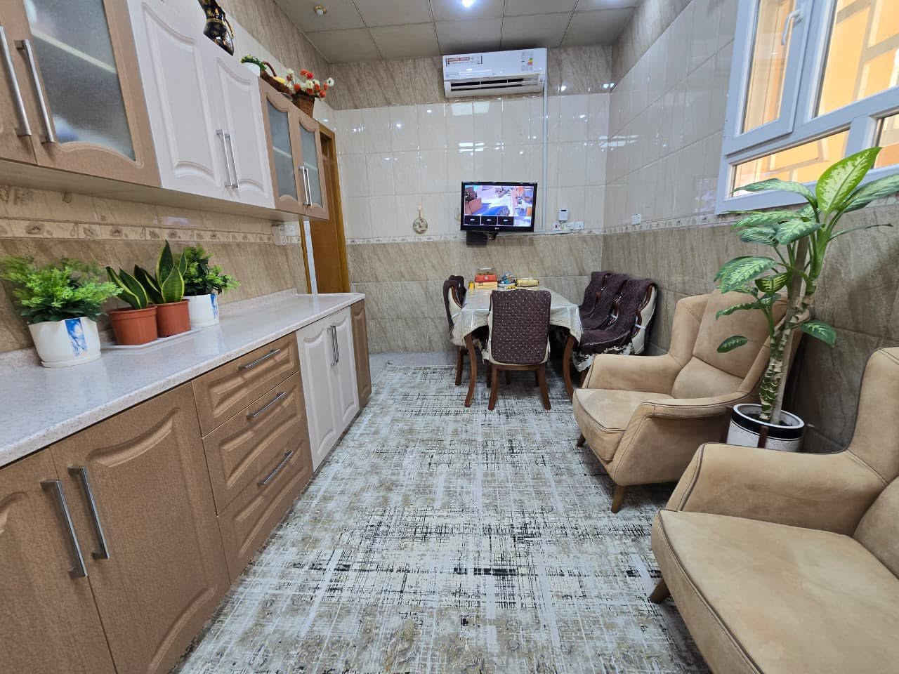 🏡 دار فاخر للبيع في كربلاء المقدسة – حي النقيب

📢 إعلان رقم (833)

هل تبحث عن بيت راقٍ، موقع ممتاز، وتشطيب حديث؟
هذا العرض مناسب للسكن والاستثمار معاً 👌

📍 الموقع: كربلاء المقدسة – حي النقيب / ثالث بيت عن الشارع العام
📐 المساحة: 150 متر مربع
🔹 طابو صرف
🔹 موقع ركن مميز

🏠 مواصفات الدار:
✨ طابقين ونصف بتصميم عصري
✨ أرضيات مرمر فخم (الطابق الأول)
✨ گرانيت أنيق (الثاني والثالث)
✨ مطبخان (حار + بارد)
✨ نظام كاميرات مراقبة كامل
✨ عاكس كهرباء ثري فيز

🔸 الطابق الثاني:
▪️ غرفة ماستر
▪️ مطبخ
▪️ حمام كبير
▪️ هول واسع

🔸 الطابق الثالث:
▪️ غرفة إضافية

💎 موقع هادئ + بناء حديث + مواصفات كاملة = فرصة لا تعوّض

📞 للاستفسار والحجز:
***********
***********
***********

📍 العنوان:
كربلاء المقدسة – حي الحسين – شارع المصلحة
