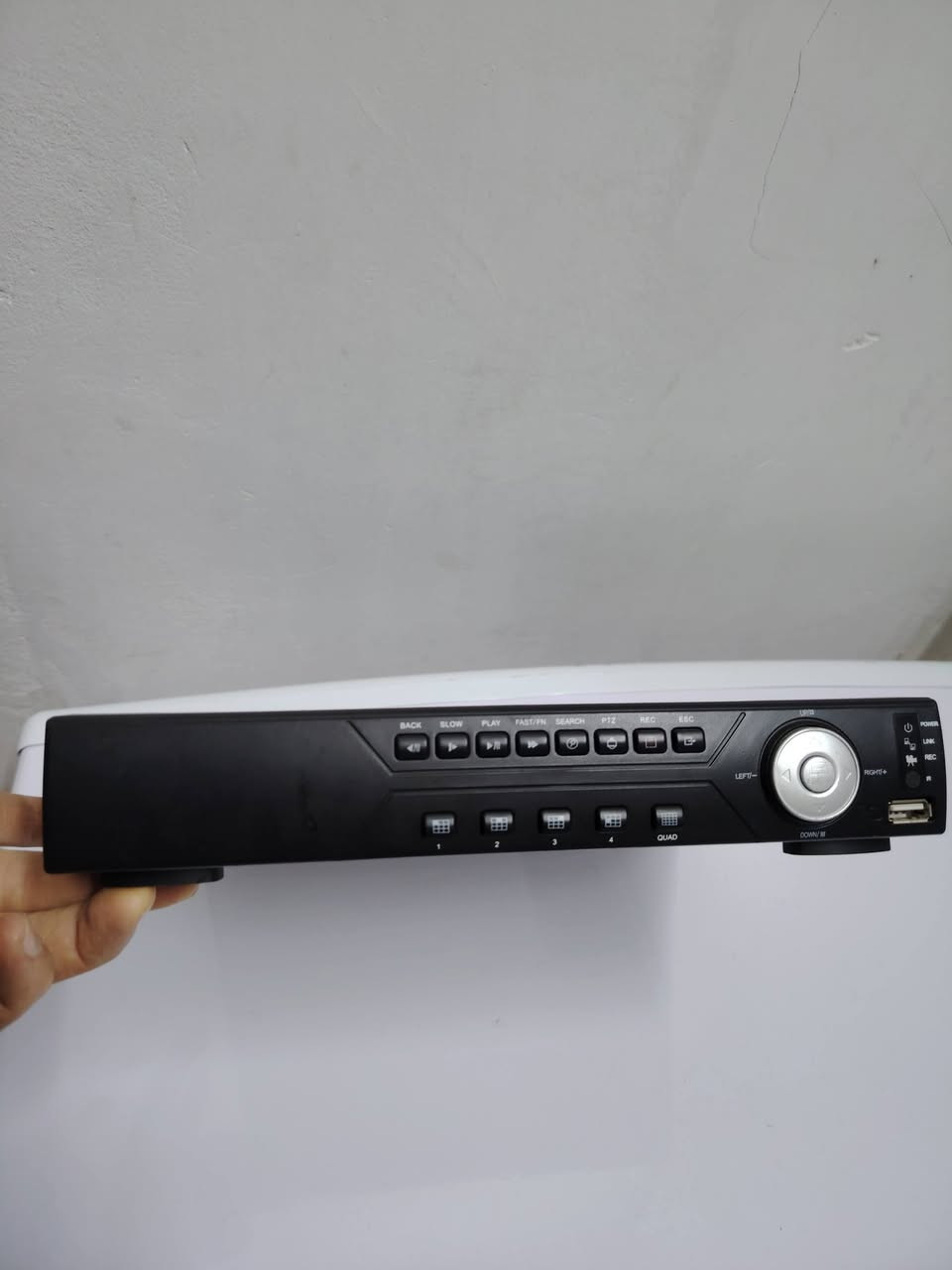 للبيع جهاز كامرات بدون هارد يشغل 8 كامرة السعر 15 الف العنوان حي القدس
الاتصال ***********
