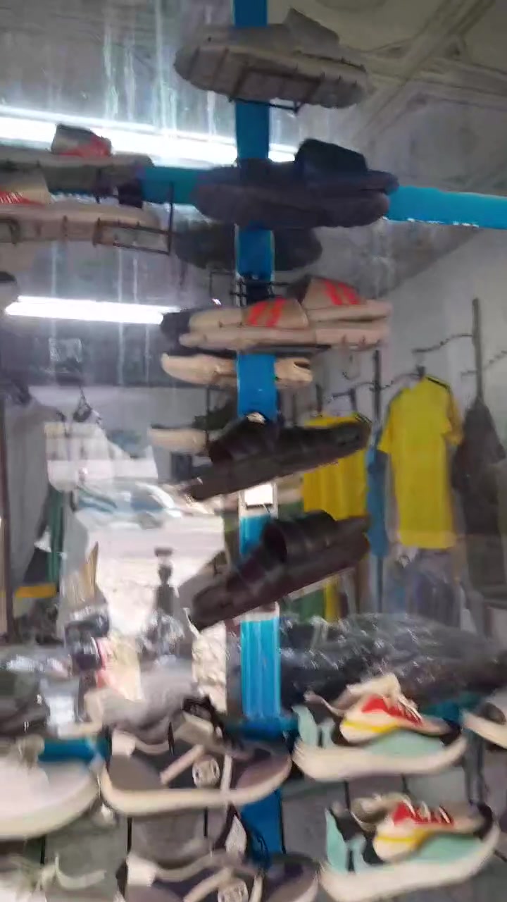 سلام عليكم ملبس بسعر مناسب العنوان جسر ديالى سايد الواحد مقبيل سبورت ستر الرقم 
***********

