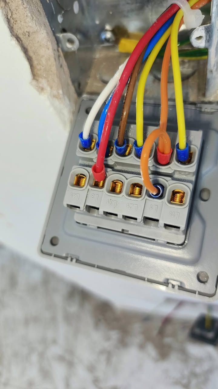 عندي اجازه عشرين يوم من الشركه اللي يريد ااسس بيته يدلل قبل لا ارجع الشغل كدامكم +منضومات كامرات +طاقه شمسيه كل الأحجام 
الرقم ***********
