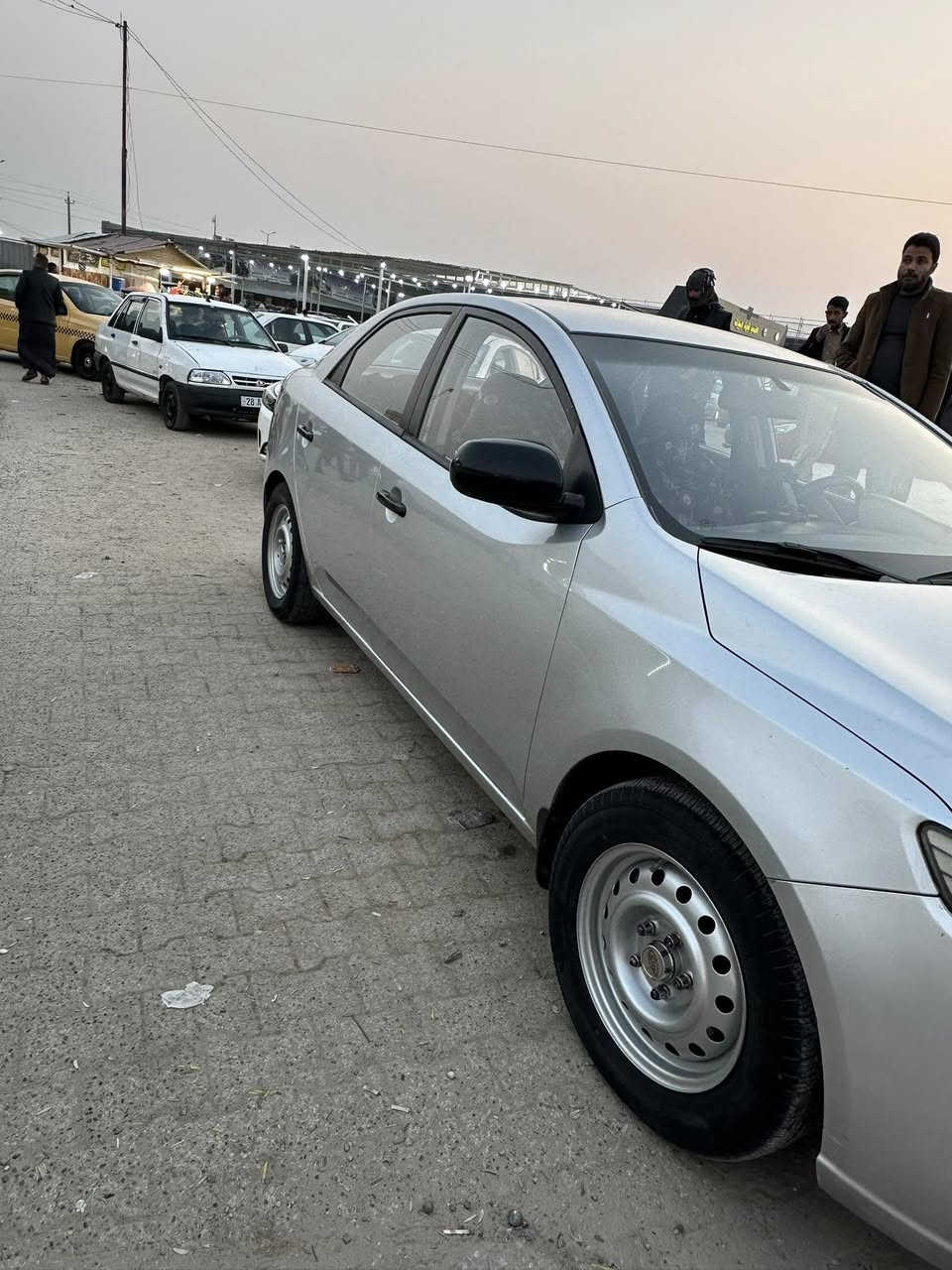 السلام عليكم سيراتو للبيع مكفولة من الصبغ والتبديل فقط بارد قليل جاهزة من كلشي كير مكينة حدادية تبريد رقم اربيل الماني وكالة باسمي مكاني النجف السعر 103 وبيها مجال قليل للاستفسار اتصال على الرقم ‭0783 148 3191‬
