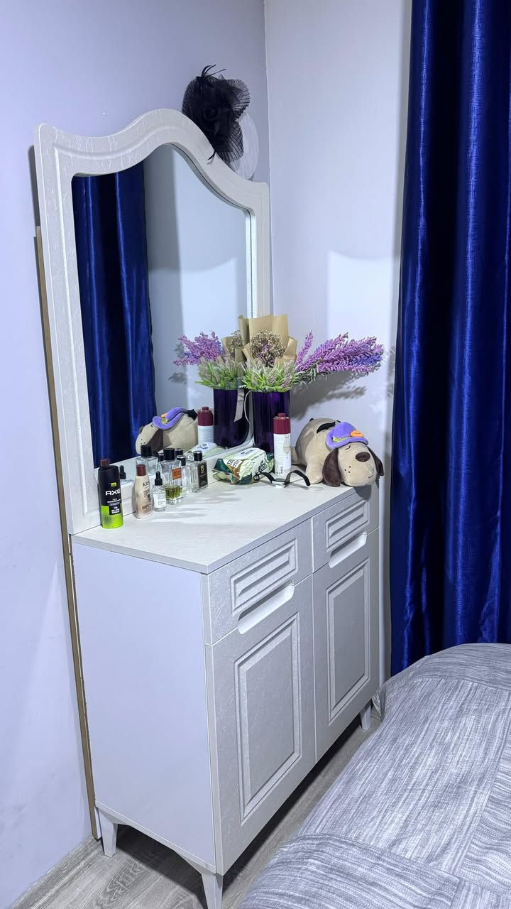 غرفة نوم مستعمل قليل وياها دوشك ستاندر نفرين ، اربيل
0751 158 5822
