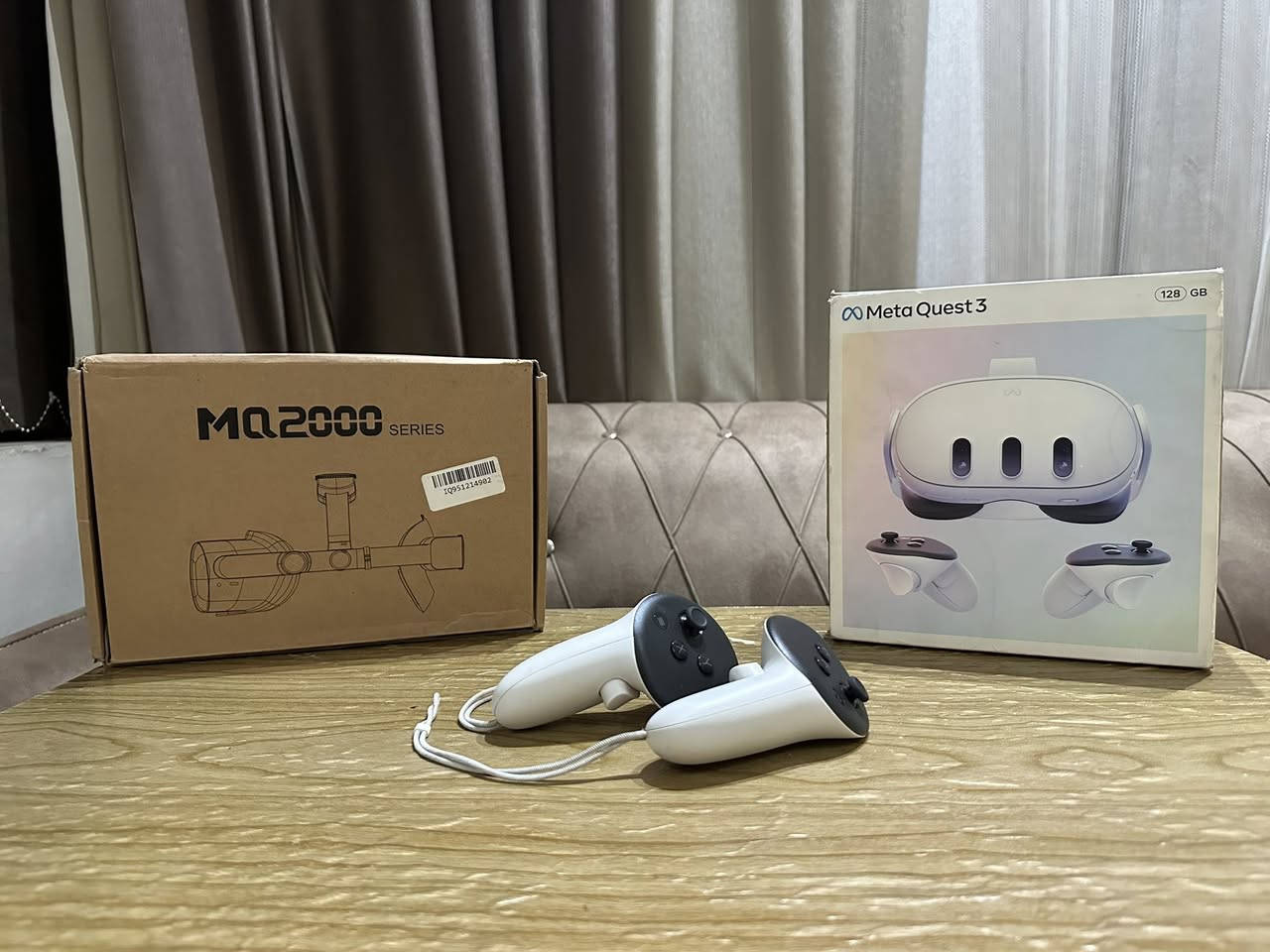 نظارة Meta Quest 3 (نسخة 128GB)  

النظارة شبه جديدة، مستخدمة فقط 5 مرات، حالتها ممتازة جداً بدون أي مشاكل أو خدوش  

وياها:  
- كرتونة أصلية  
- يدات التحكم  
- MQ2000 battery head strap (مريحة وتطول وقت اللعب)    

السعر: 530,000 وبيها مجال كلش بسيط  

الموقع: [ بغداد الجديدة ]  

ملاحظة: الحزام مالها يزيدلها 4 - 3 ساعات استخدام فوك بطارية النظارة نفسها الي هي 2.2 ساعة، بما يعادل من 5 الى 6 ساعات استخدام


**إذا كنت صاحب هذا الإعلان وتريد حذفه لأي سبب، رجاءا أرسل رسالة إلى الدعم الفني**