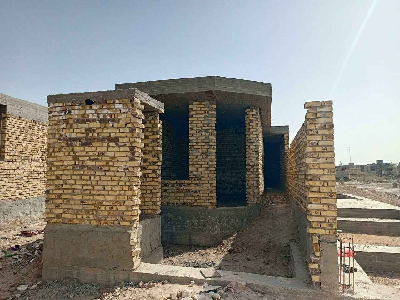السلام عليكم عندي هيكل للبيع المساحه الكليه 100 متر طابو زراعي سند 25 تحويل مباشر باسم المشتري متوفره كل الخدمات حي النصر قرب ساده بوخطه الاستفسار مراجعه مكتب عقارات الحسام اتصل على رقم الهاتف ***********+*********** اخوكم ابو مومل السعر 35 وبي مجال
