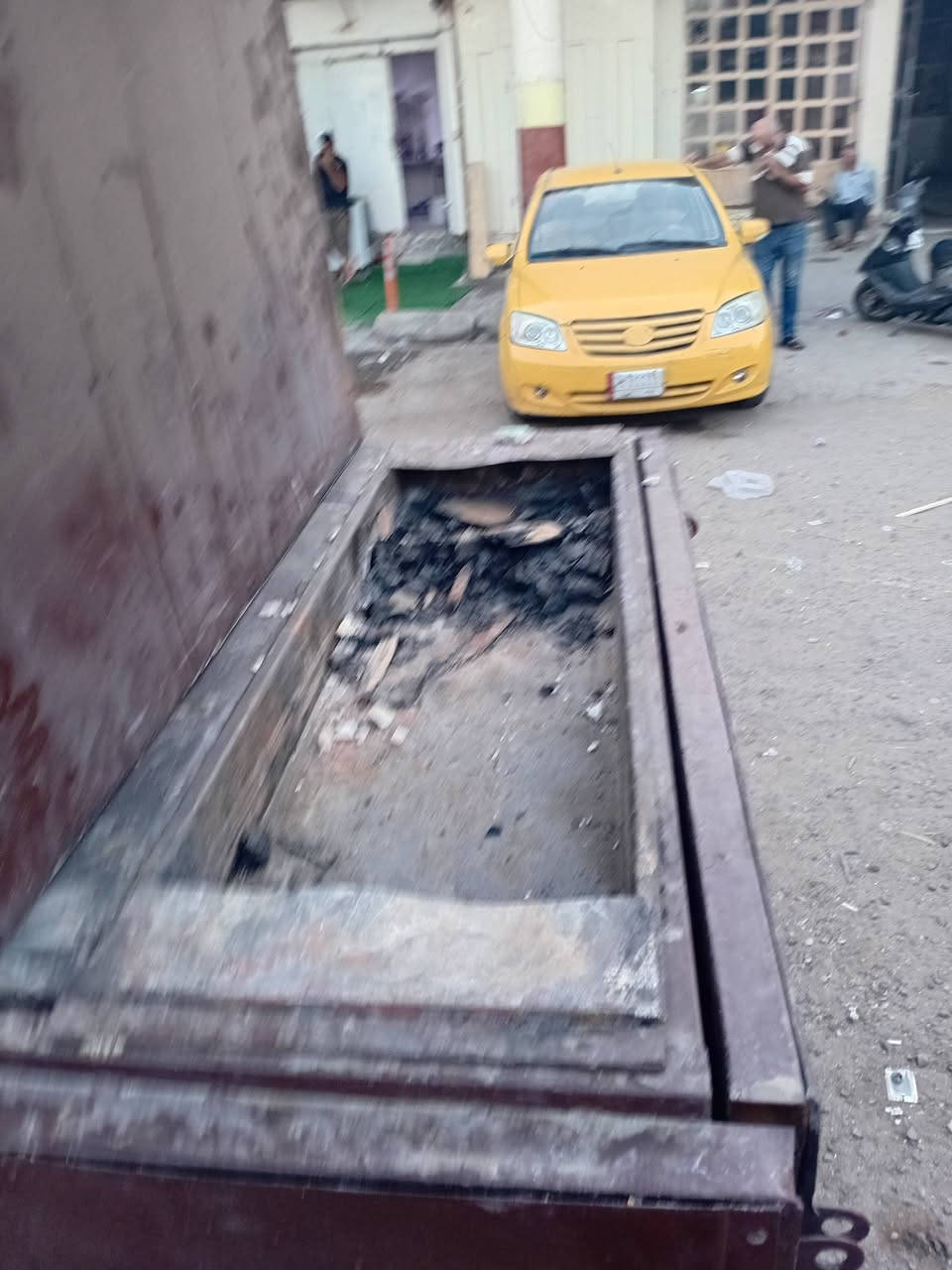 للبيع ستوته كامله مكمله ومغلفه بيه شوايه وخلاطات عصاير ونواعم مكانه بغداد علاوي جاهزه من كلشي وشغاله اتريده هيه ومكانه اتريده بس هيه الله وفقني وطلع تعيني بس مانزل من افلوسه ولا ربع ١٨٠٠ لنو هيه مكلفتني اكثر واهل المصلحه يعرفون اجاي احجي  الرقم اتصال سريع ***********
