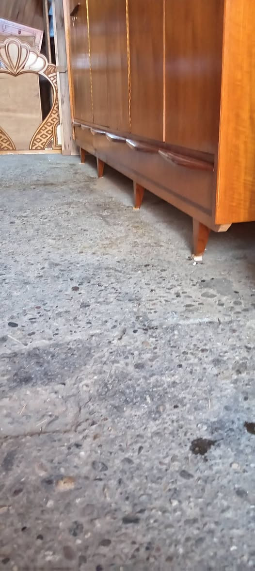 قنصور ٦ابواب فصال ثقيل قديم نظيف حيل
داخل وخارج صاج ماليزي جوه ٣ جكامج كبار
ورجلين باب الجديد مجاور نادي الفتوه الرياضي محلات عمر رمزي للاستفسار
***********
***********
