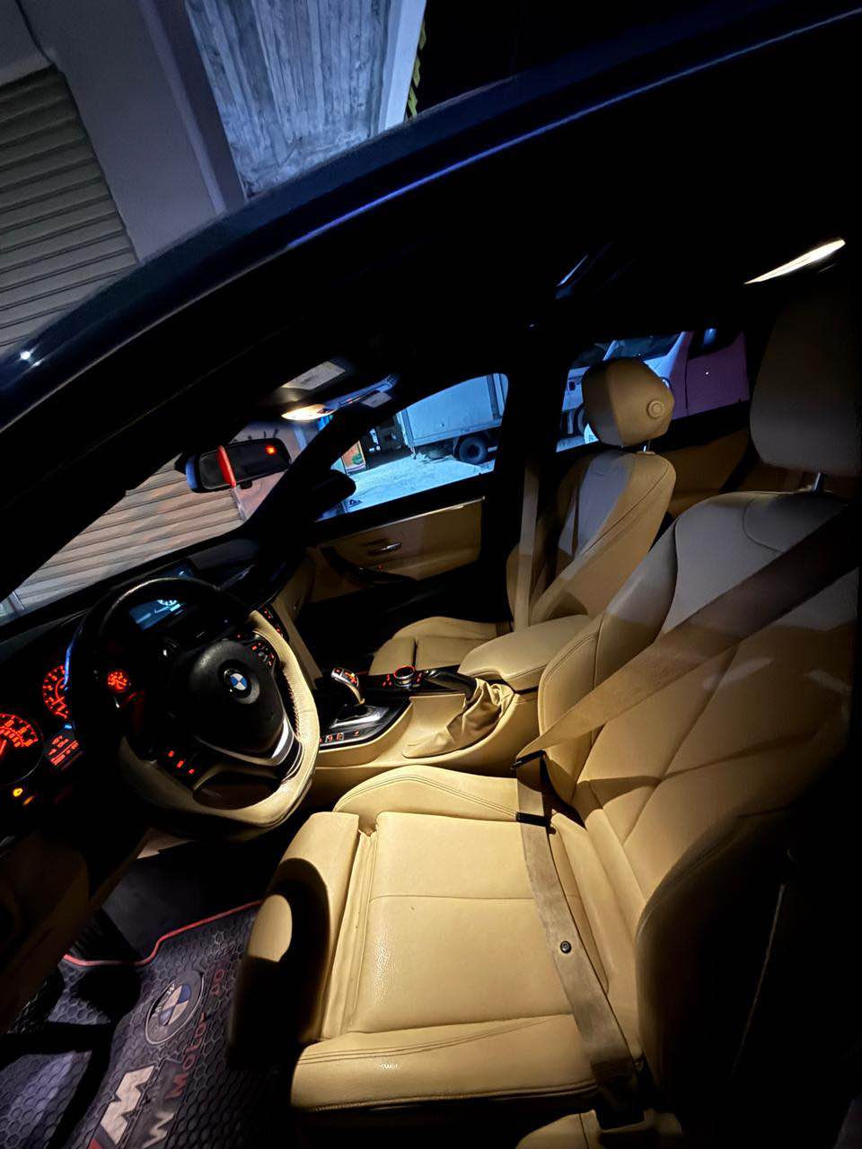 سلام عليكم 
للبيع او مراوس حسب القناعة
BMW 430 XDraiv ☠️🚀kit M 2017
75000 mi
4cylinder twin power turbo
السيارة وارد امريكي فول مواصفات ١/١ فتحة سقف كشانت جلد و تدفئة وبصمات و صندوق شفط
4 وظعيات قيادة ايكو و نورمال و سبورت و سبورت بلاس 
شاش كبير 
ماوس كبير
 وحساسات و كامرة و تحديد سرعة و تحديد مسار داخل بيج تبريد قطتين 
وبعد هواية مواصفات
تخم ويل جديد M 
تخم تاير جديد 
سرفس عام جديد 
بيهة قطعتين صبغ جاملغ سكن و بنيد بدون دواخل 
ملاحظة المحرك B46 المعروف بالقوة مو N20
قير و مكينة و حدادية و كهربائيات كلشي بشرط بشرط 
السعر $216 ورقة و بيهة مجال 
عنواني دهوك
***********
*********** السليمانية, العراق
