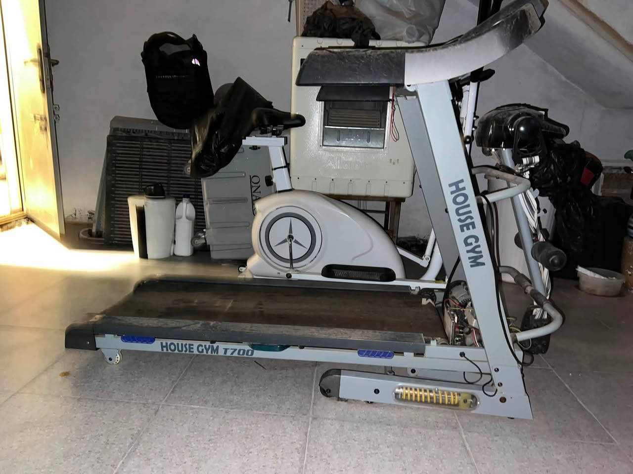 للبيع يصير جبلي وعادي يتحمل 200 كيلو بعده نضيف ما مستخدمي هواي استخدام منزلي


**إذا كنت صاحب هذا الإعلان وتريد حذفه لأي سبب، رجاءا أرسل رسالة إلى الدعم الفني**