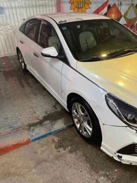 سوناتا 2018 حادثها فقط صندوك طخات بسيطه بيها معدله ع بارد وصبغ بالقمار...