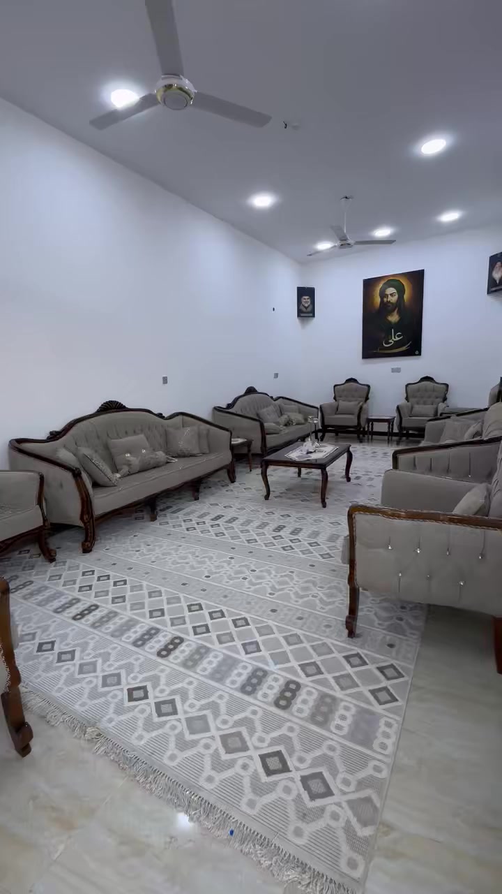 بيت للبيع مع الاثاث 

زراعي بي وصل تطويب   مساحه 200م 
 عنوان البيت كاع آل نجي على الروف قرب شركة الغاز 

بناء 2023 طابوق كونكريت مسلح رباط 
يحتوي على استقبال ومطبخ وصاله وغرفتين ومناور ومجمع صحيات داخلي وخارجي وصاله فوك 

السعر 105 وبي مجال قليل 
واتساب *********** علاء بدر
