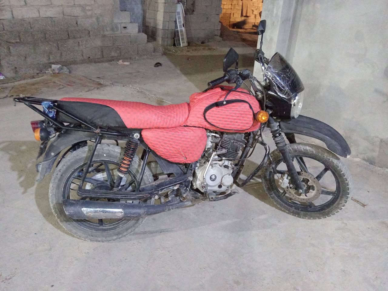 السلام عليكم بوكسر جبلي موديل ١٩  اوراقه كامله سعر ٦٥٠ مكانه ديالئ سراجق +964 775 849 5598
