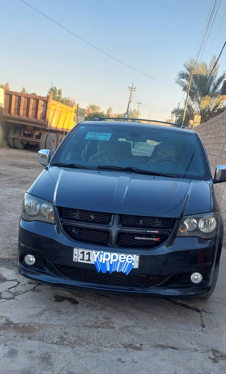 دوج كرفان موديل 2014 SXT رقم بغداد الجديد ماشية 124 الف كيلو

محرك 3.6 vvt 
مواصفات السيارة
الابواب والجنطة كهرباء
كشنات بلع
تشغيل عن بعد
3 قطع تبريد
شاشات عدد 3 
كاميرا خلفية
حادث موجود بالصور فقط تبديل قبق الجنطة 
والسونار موجود بالصور
السعر 160 وبيها مجال للشراي
للإستفسار الاتصال على الرقم ***********
