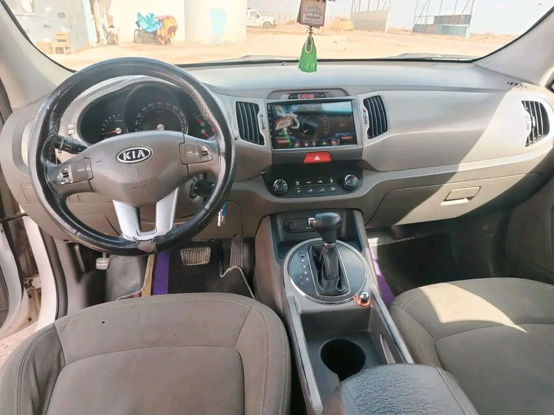 كيا سبورتج خليجي 2011
فول مواصفات عدا البصمه 
سنويه 2031 ورقم دولي بغداد 
مكينه دوش 2000 المرغوب 
مكفول من تنقيص وتبيخر 
حداديه تبريد تدفئه حساس 
كامره شاشه تخم تاير 
السياره جديدة وجاهزة من كلشي ( فقط بيه شويه صبغ وبارد السونار مرفق بالمنشور)

كوت المركز 
‪***********
***********
