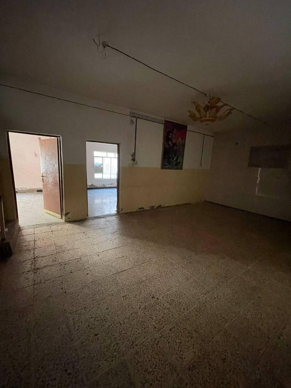 السلام عليكم مكتب عقارات الشمس  مقابيل المستشفى التركي !!!
                         بإدارة ((أحمد الگريطي))
                    
    ☎️*********** 
                        ☎️***********

🏠دار للإيجار مساحته 240م طابق ارضي يحتوي على 2غرف نوم وكليدور وصاله ومجمع صحيات ومطبخ وكراج سياره وحديقة 

⁦^⁠_⁠_⁠_⁠_⁠_⁠_⁠_⁠_⁠_⁠^⁩⁦(⁠◍⁠•⁠ᴗ⁠•⁠◍⁠)⁩⁦(⁠◍⁠•⁠ᴗ⁠•⁠◍⁠)⁩⁦^⁠_⁠_⁠_⁠_⁠_⁠_⁠_⁠_⁠_⁠^⁩

🌎الموقع حي العسكري قرب ام حميد وكيلة غذائية 

⁦^⁠_⁠_⁠_⁠_⁠_⁠_⁠_⁠_⁠_⁠^⁩⁦(⁠◍⁠•⁠ᴗ⁠•⁠◍⁠)⁩⁦(⁠◍⁠•⁠ᴗ⁠•⁠◍⁠)⁩⁦^⁠_⁠_⁠_⁠_⁠_⁠_⁠_⁠_⁠_⁠^⁩

💸💰قيمة الإيجار 250
